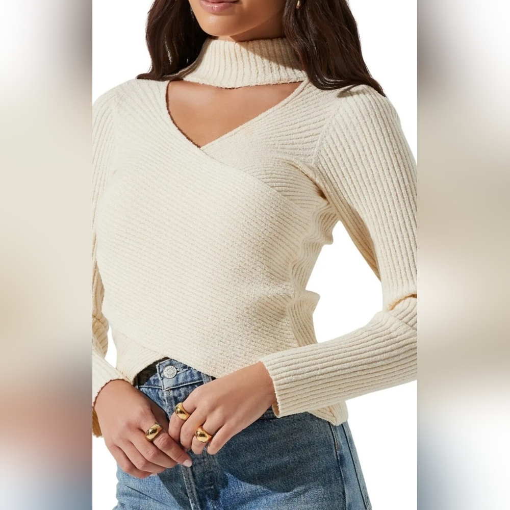 Astr Cream Cowl Neck Women's Sweater Size S